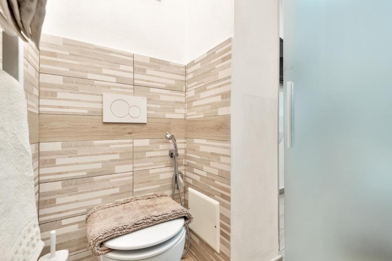 Alby Express Rooms La Spezia Bagian luar foto