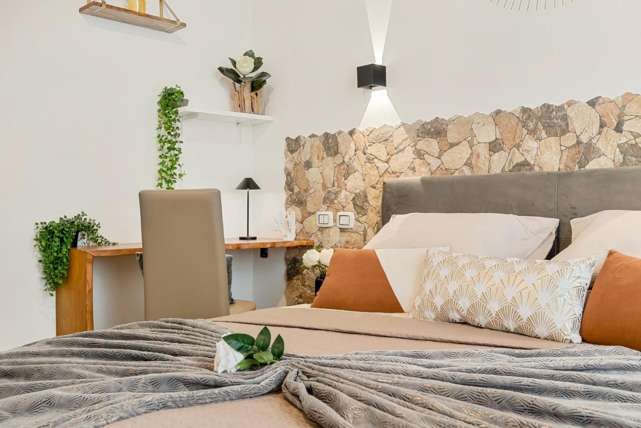 Alby Express Rooms La Spezia Bagian luar foto